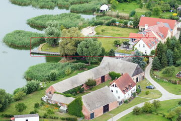 Ferienhaus Peeneblick - exklusives Traumhaus in Direktlage am Wasser mit Bootssteg und Außensauna