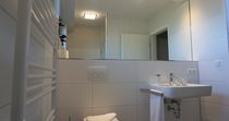 Lerchenhof Haus Storchennest Appartement 4 - Bad mit Dusche und WC