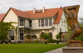 Ferienhaus Peeneblick - Außenansicht/Garten