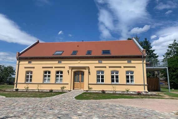 Gutshof Liepe - Außenansicht mit Vorhof