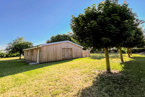Lerchenhof Haus Storchennest - Gartenanlage mit Saunahaus