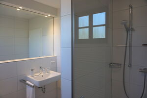 Lerchenhof Haus Storchennest Appartement 4 - Bad mit Dusche und WC